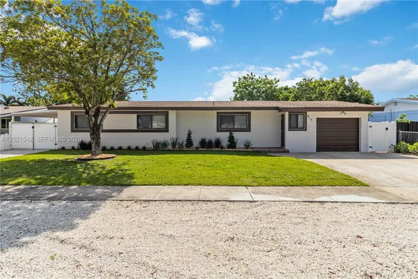 $4,000 | 913 Southwest 49th Avenue, Plantation, FL 33317