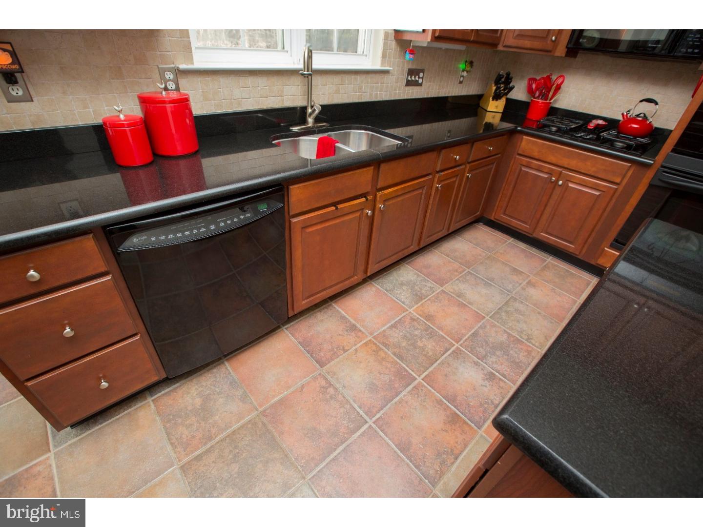 18 Box Turtle Lane Sicklerville, NJ 08081 - Photo 7 of 24 Kitchen
