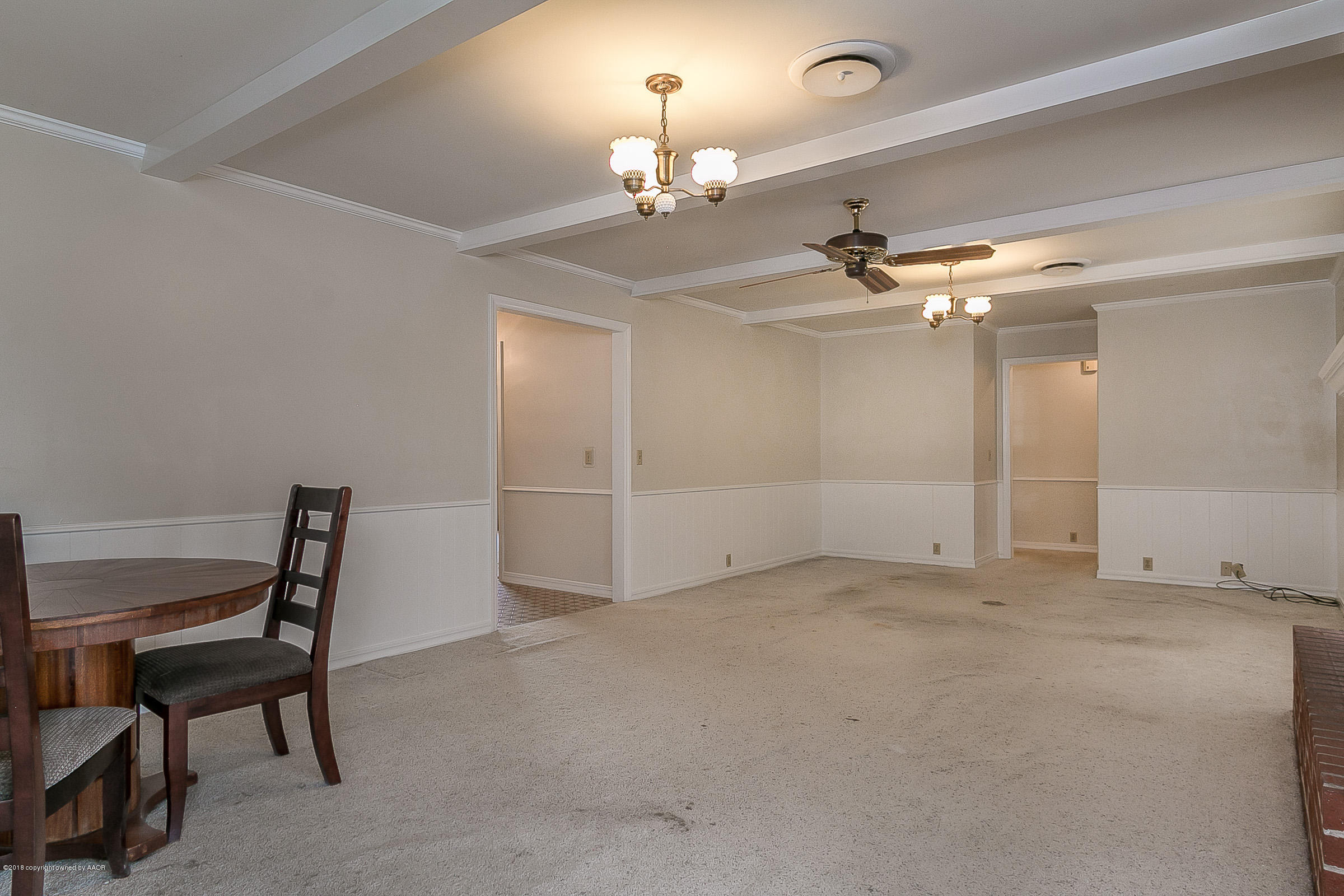 6311 Calumet Road Amarillo, TX 79106 - Photo 5 of 24 Living Room 2