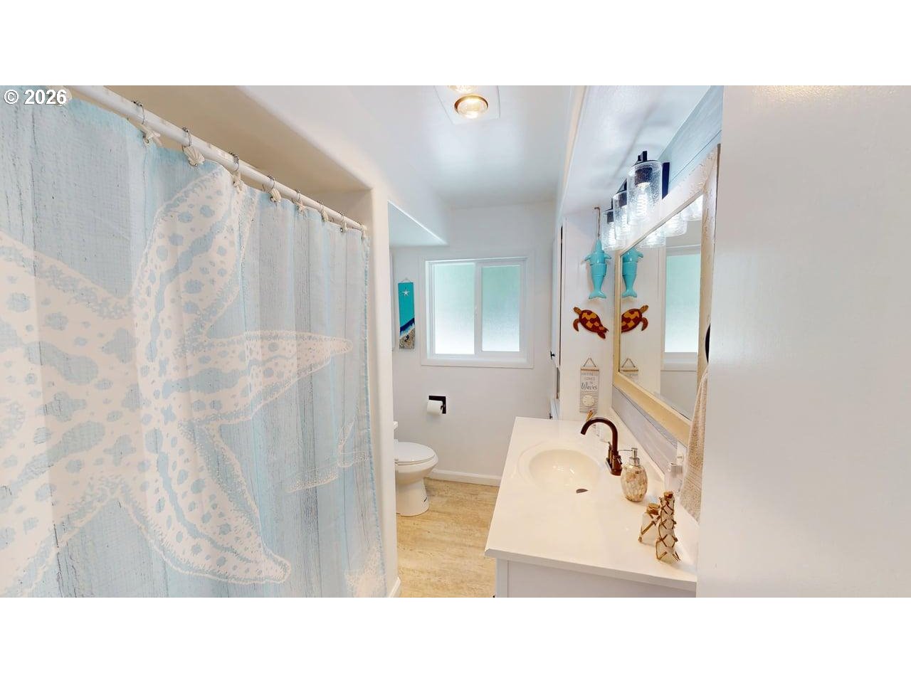 29785 Hounddog Road Gold Beach, OR 97444 - Photo 17 of 30 Bathroom