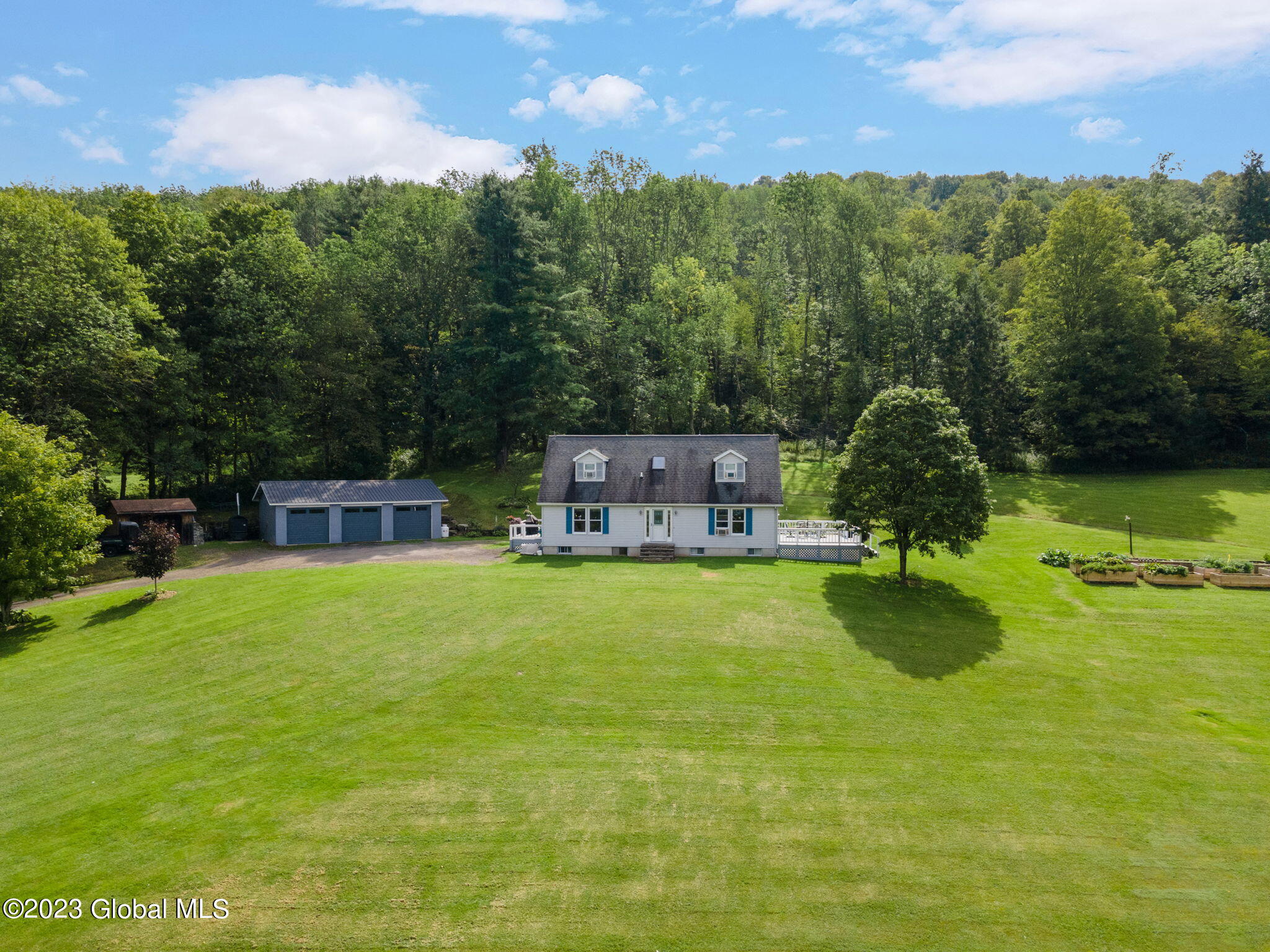 1-web-or-mls-390ClarenceMussonRd_01