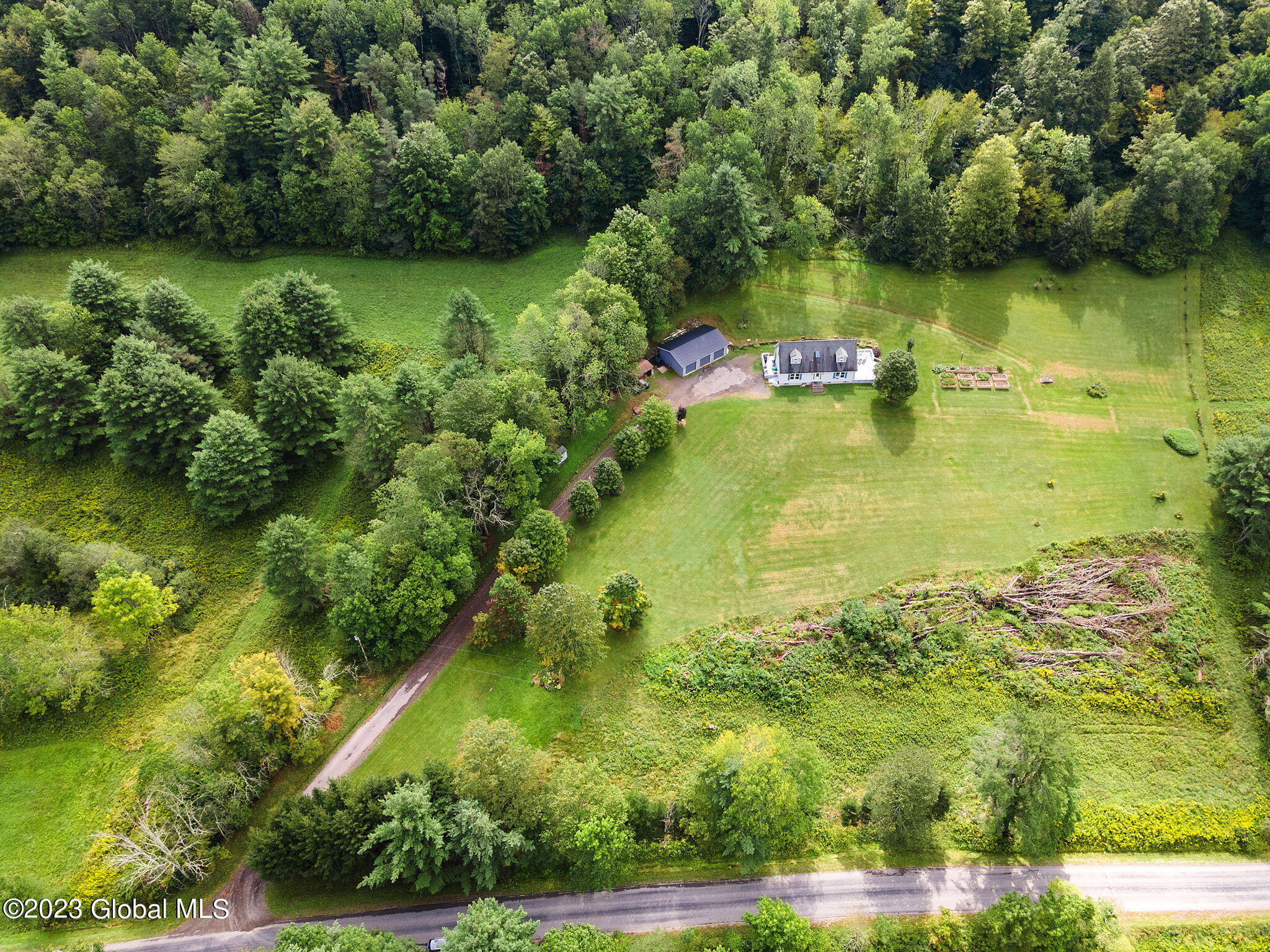 2-web-or-mls-390ClarenceMussonRd_02