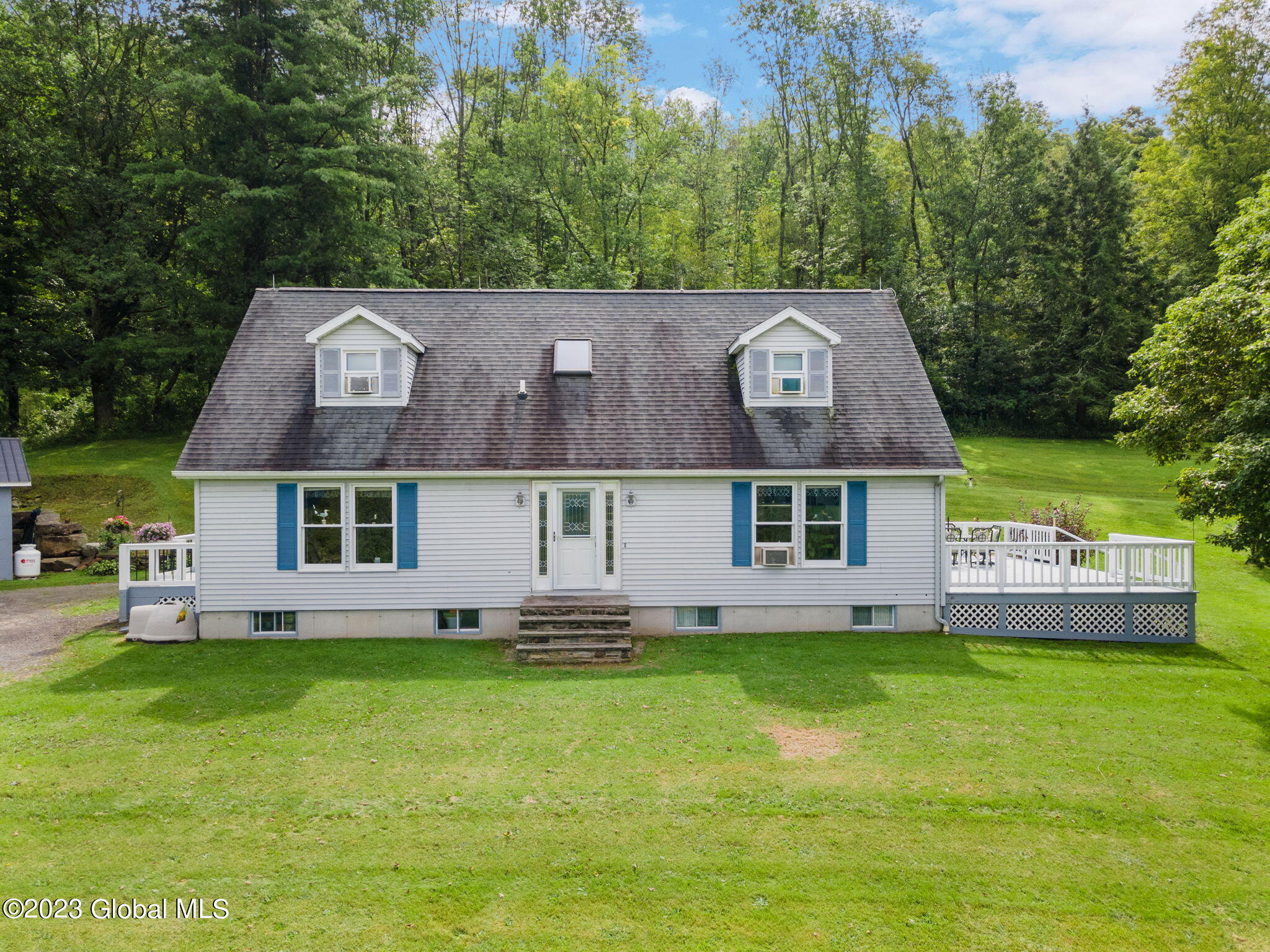 3-web-or-mls-390ClarenceMussonRd_03