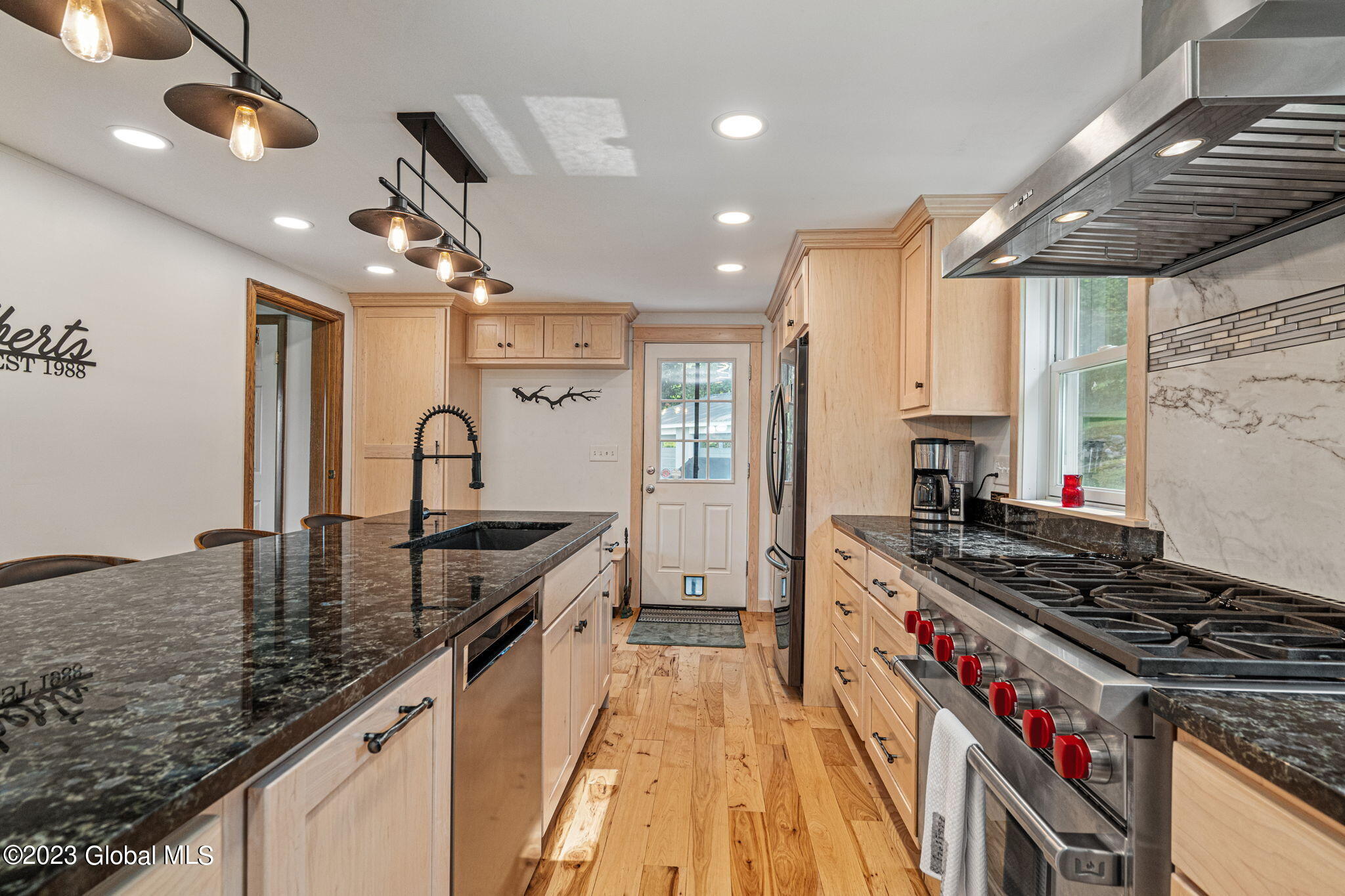 12-web-or-mls-390ClarenceMussonRd_12