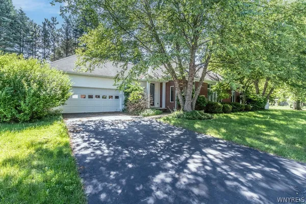 $599,000 | 15 Brookshire Court, East Amherst, NY 14051