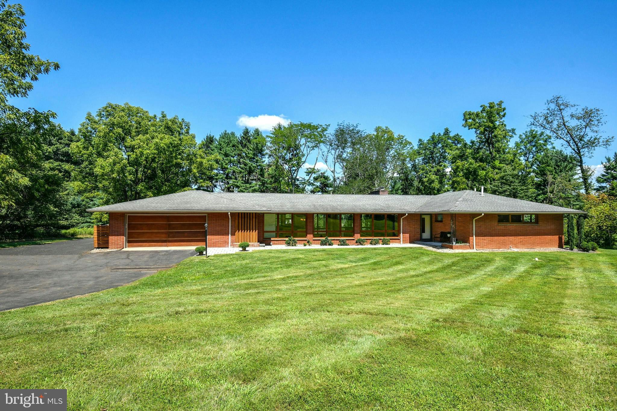 1643 Saucon Valley Road Bethlehem, PA 18015 - Photo 3 of 44 Gallery Image 3