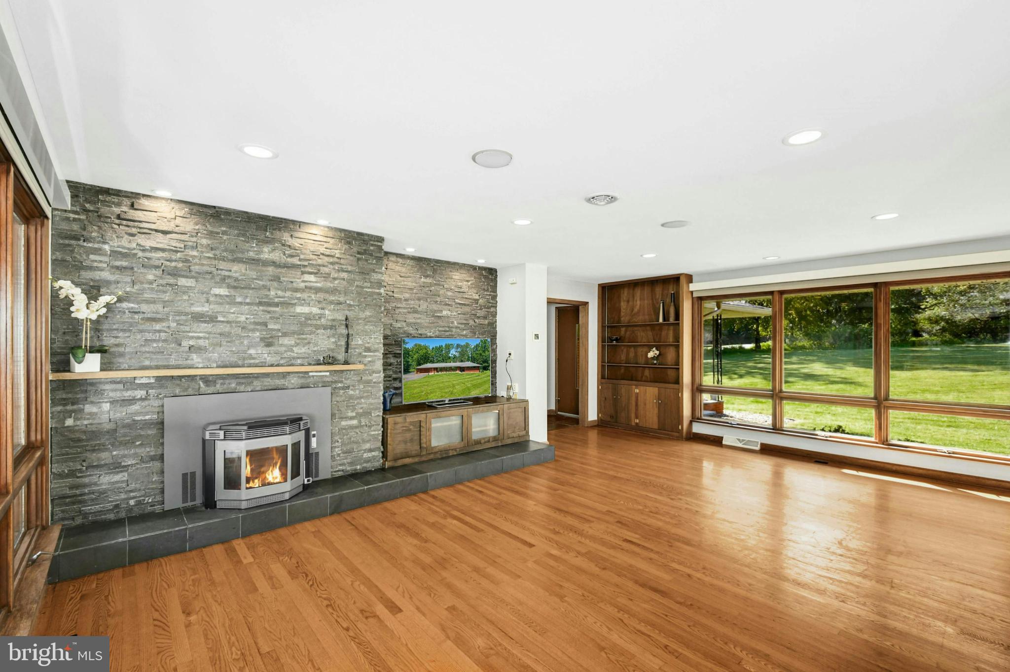 1643 Saucon Valley Road Bethlehem, PA 18015 - Photo 9 of 44 Gallery Image 9