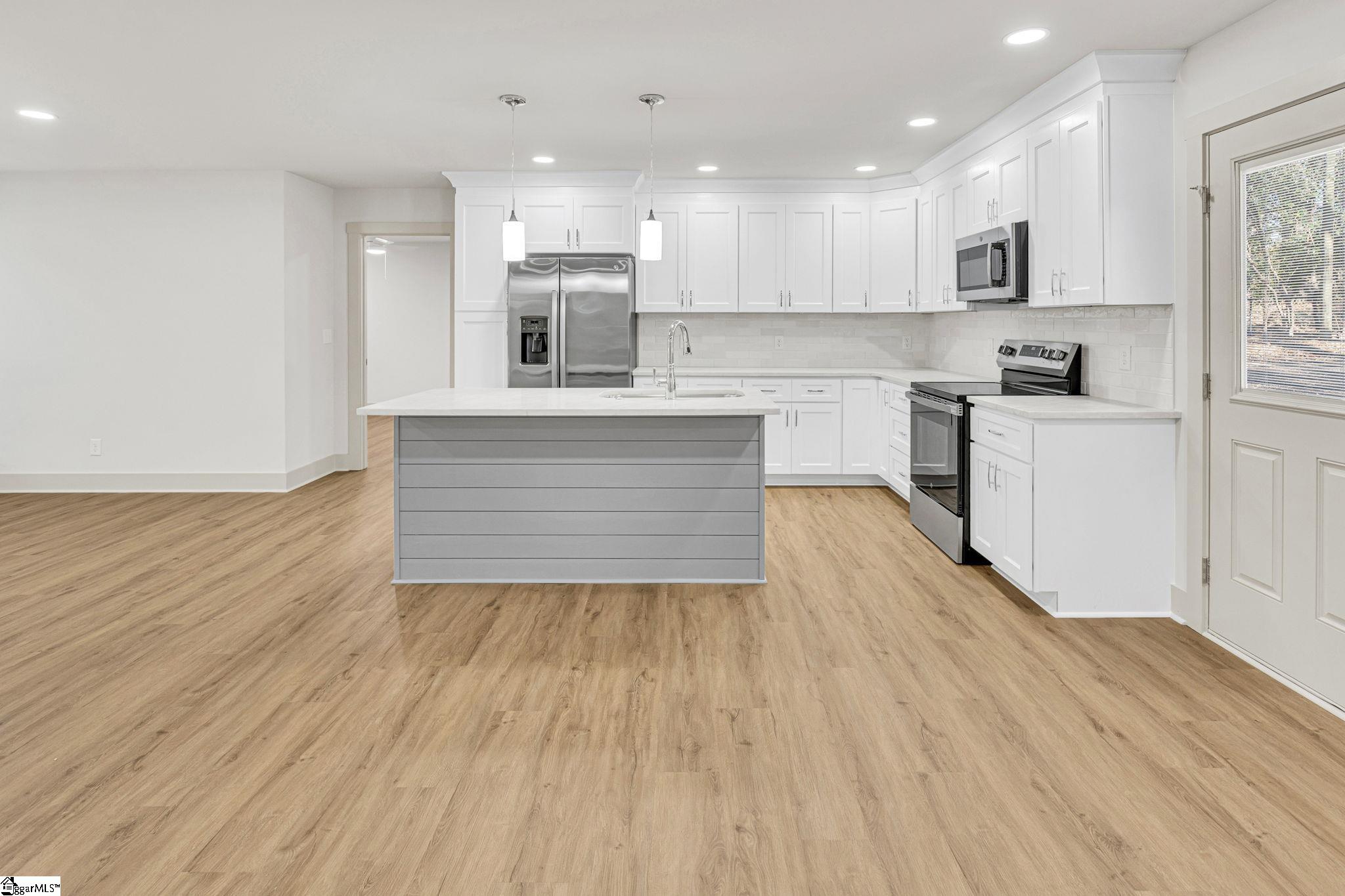 901 Standing Springs Road Greenville, SC 29605 - Photo 11 of 46