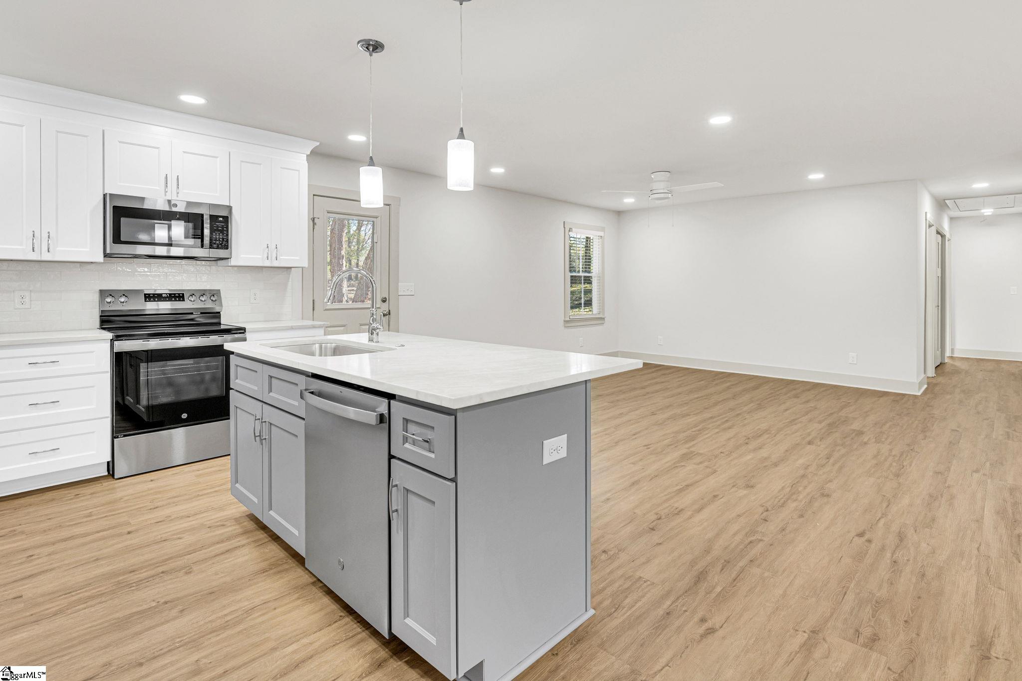 901 Standing Springs Road Greenville, SC 29605 - Photo 13 of 46