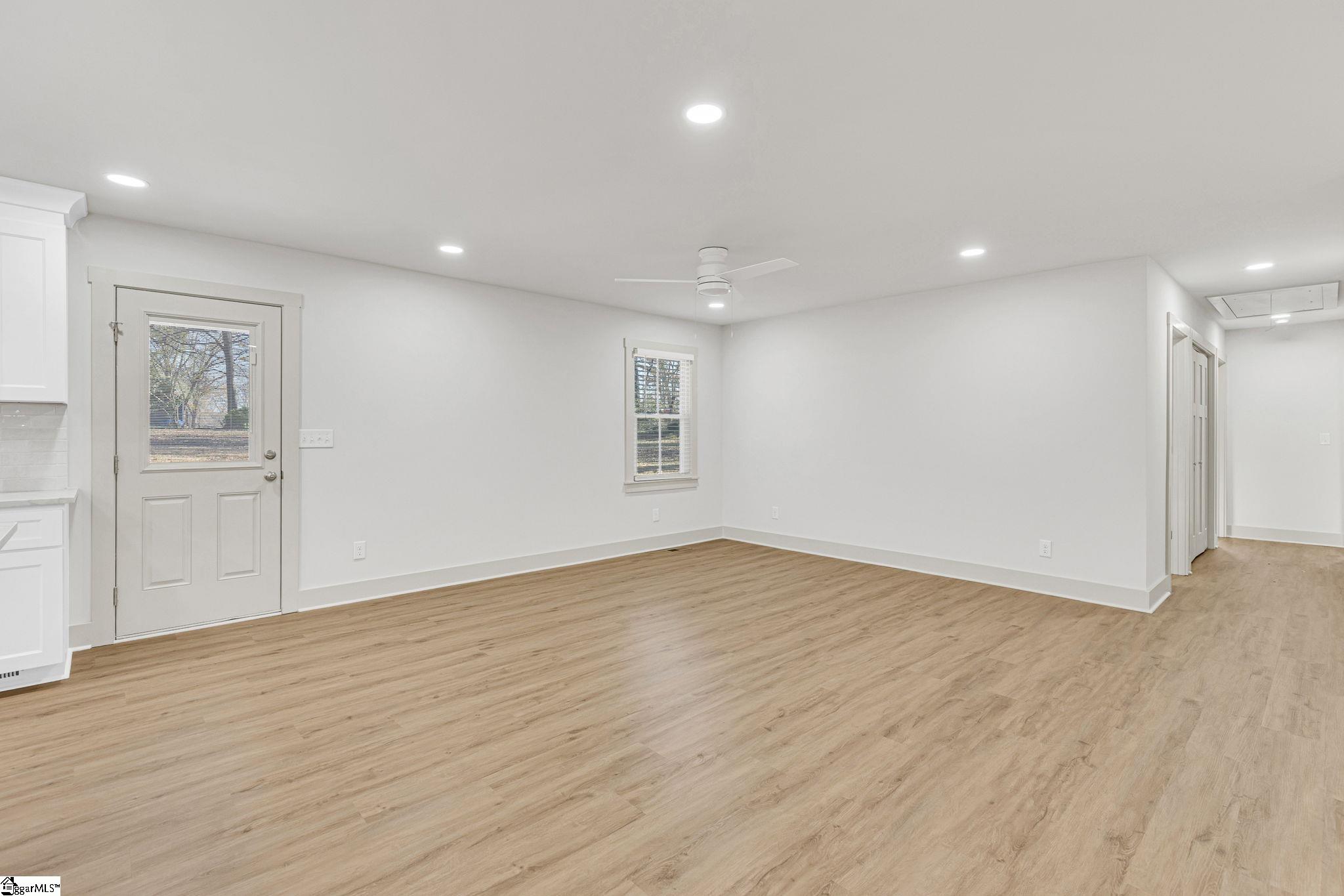 901 Standing Springs Road Greenville, SC 29605 - Photo 15 of 46