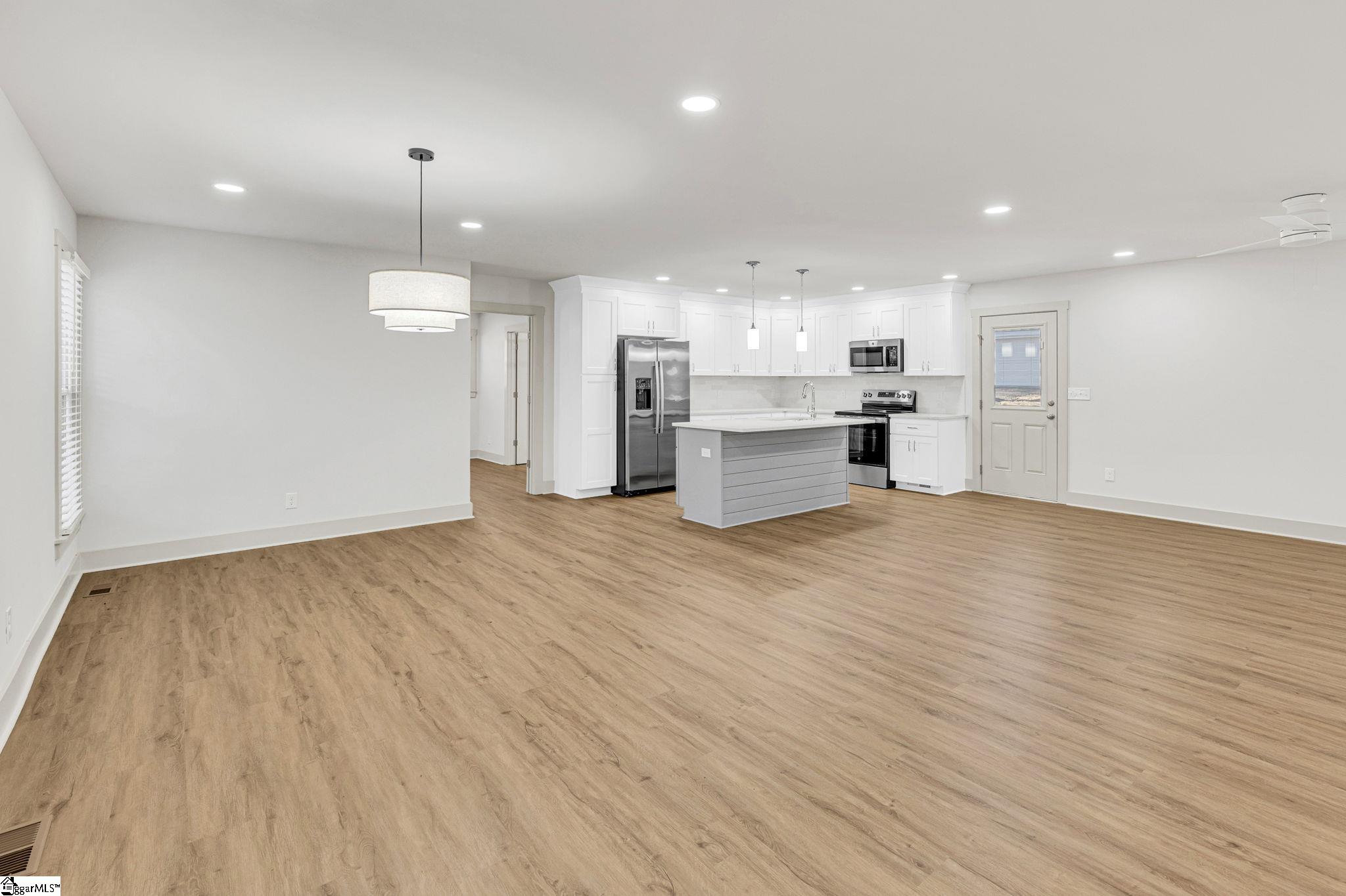 901 Standing Springs Road Greenville, SC 29605 - Photo 6 of 46