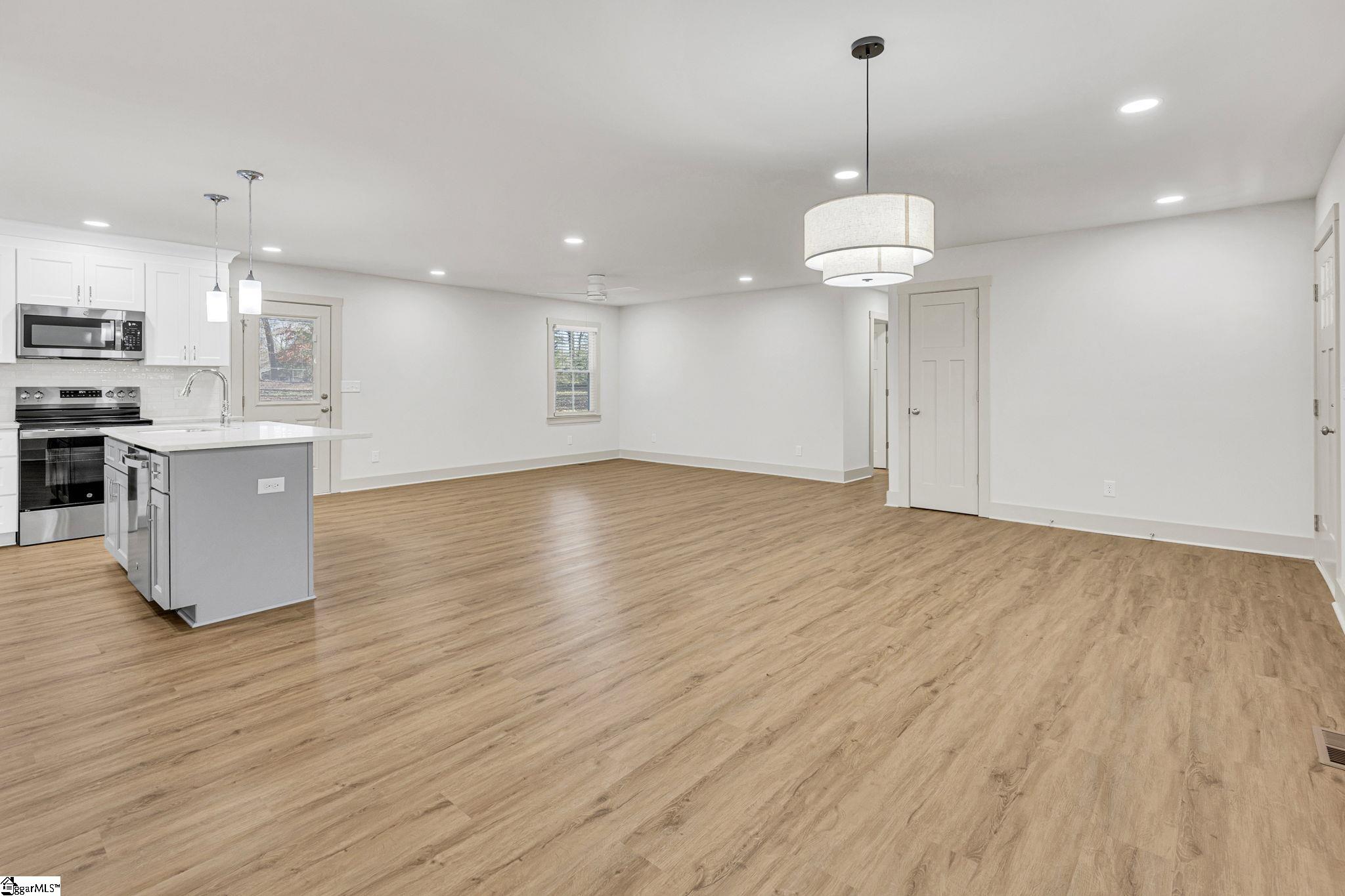 901 Standing Springs Road Greenville, SC 29605 - Photo 8 of 46