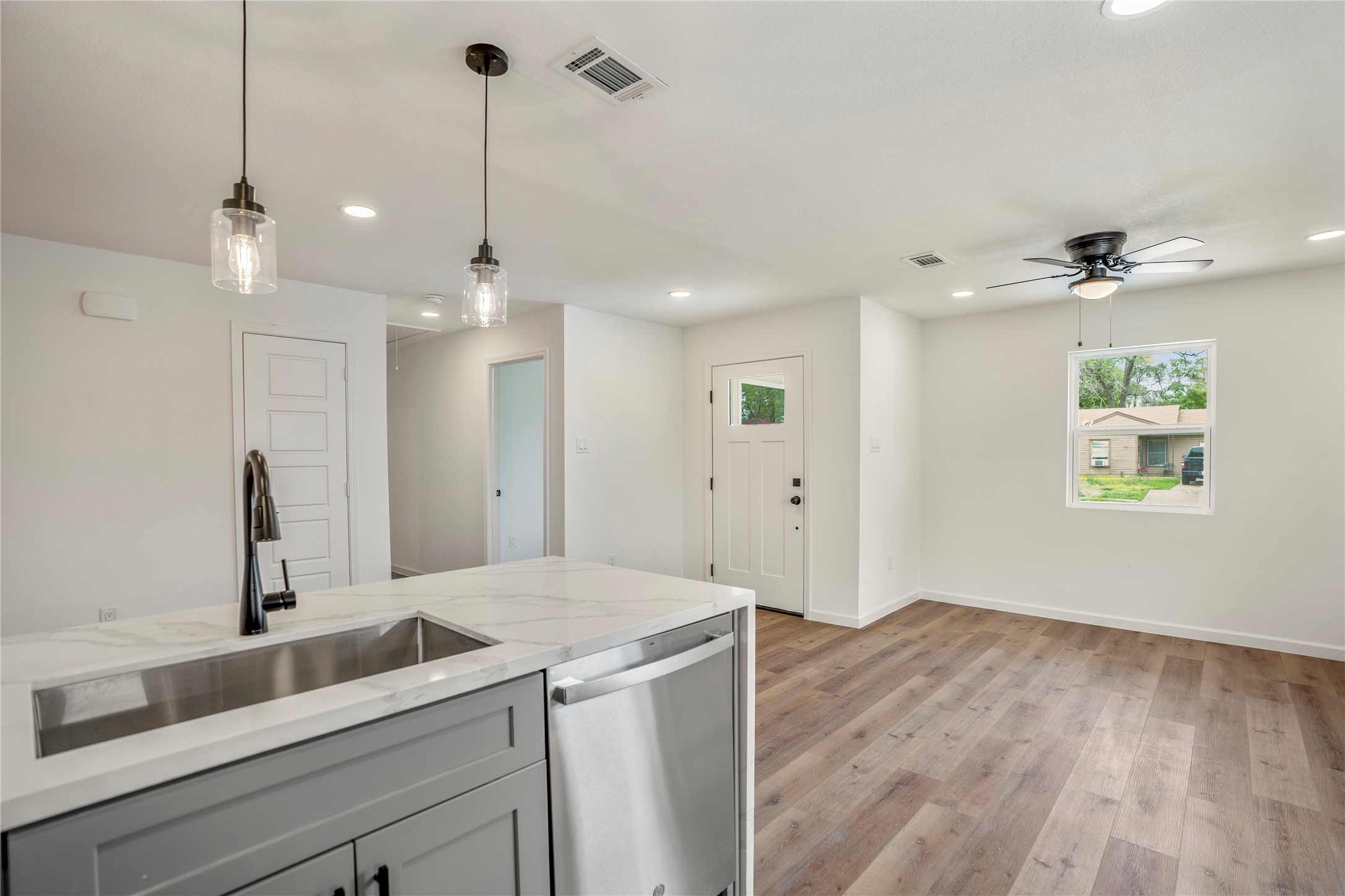 3923 Alsace Street Houston, TX 77021 - Photo 9 of 28