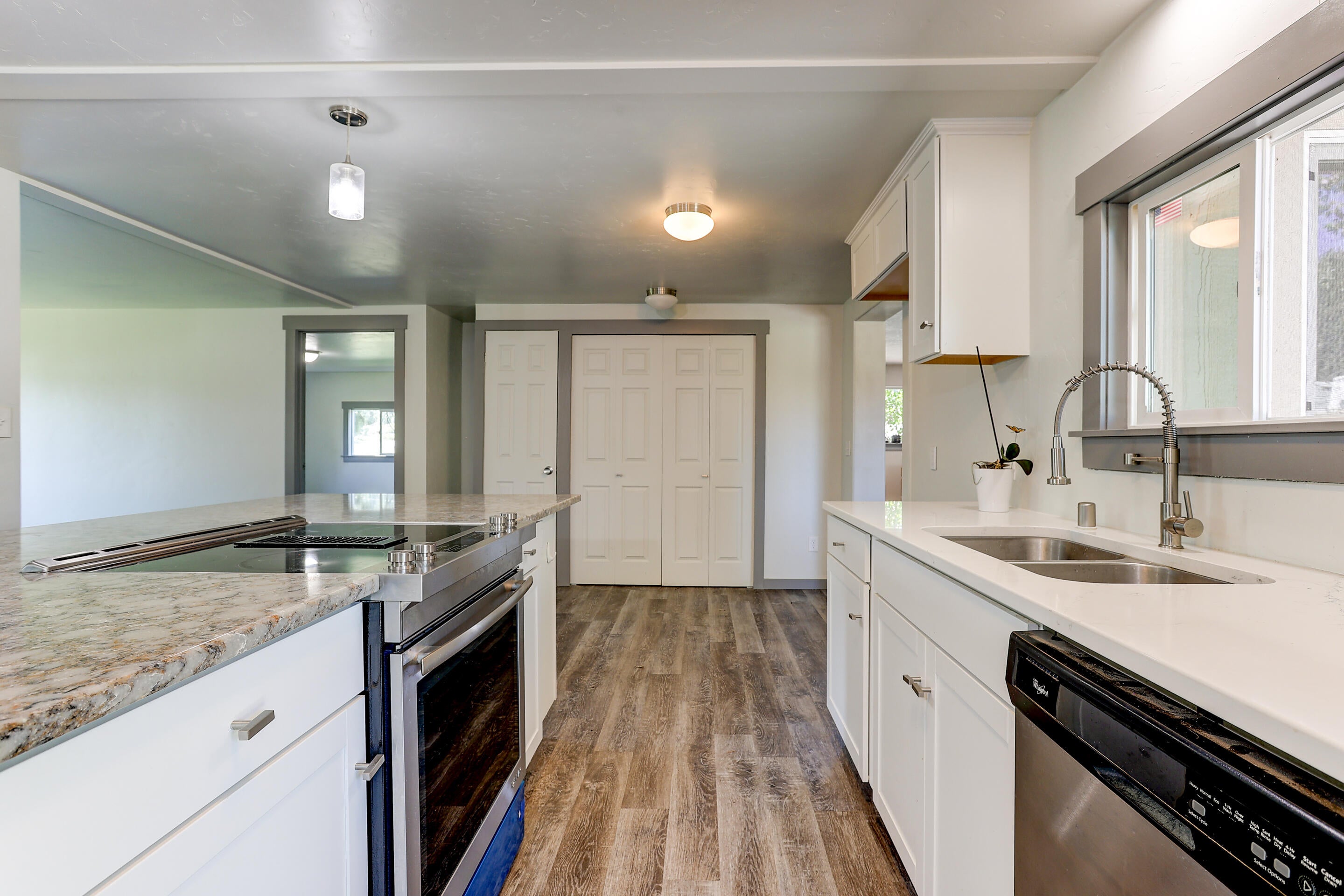 19239 Shoshone Road Bend, OR 97702 - Photo 5 of 39 Kitchen Main Home
