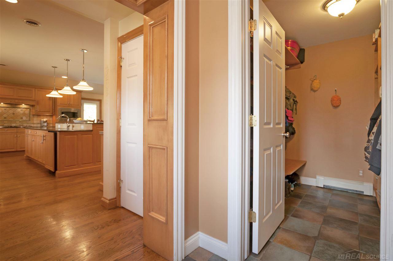 294 Stephens Road Grosse Pointe Farms, MI 48236 - Photo 15 of 42