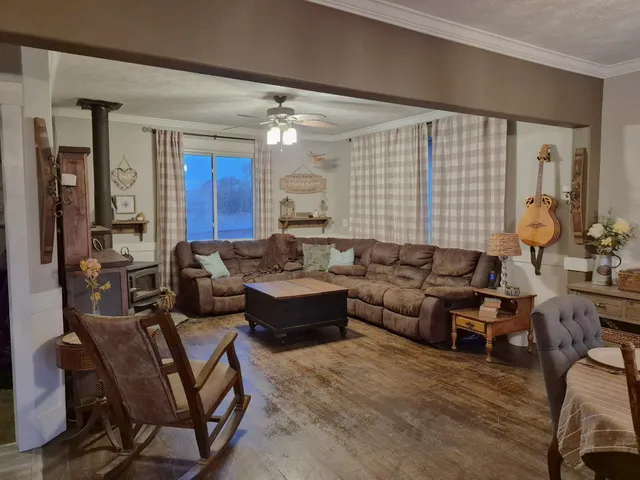 $475,000 | 32311 South North Pine Creek Road, Spangle, WA 99031