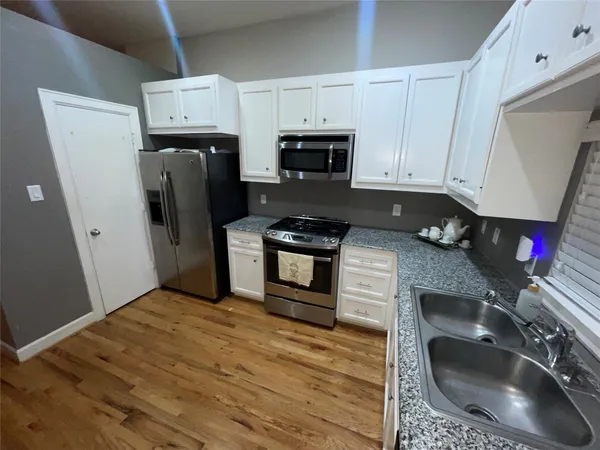 $1,850 | 7650 Springhill Street, Unit 401, Houston, TX 77021