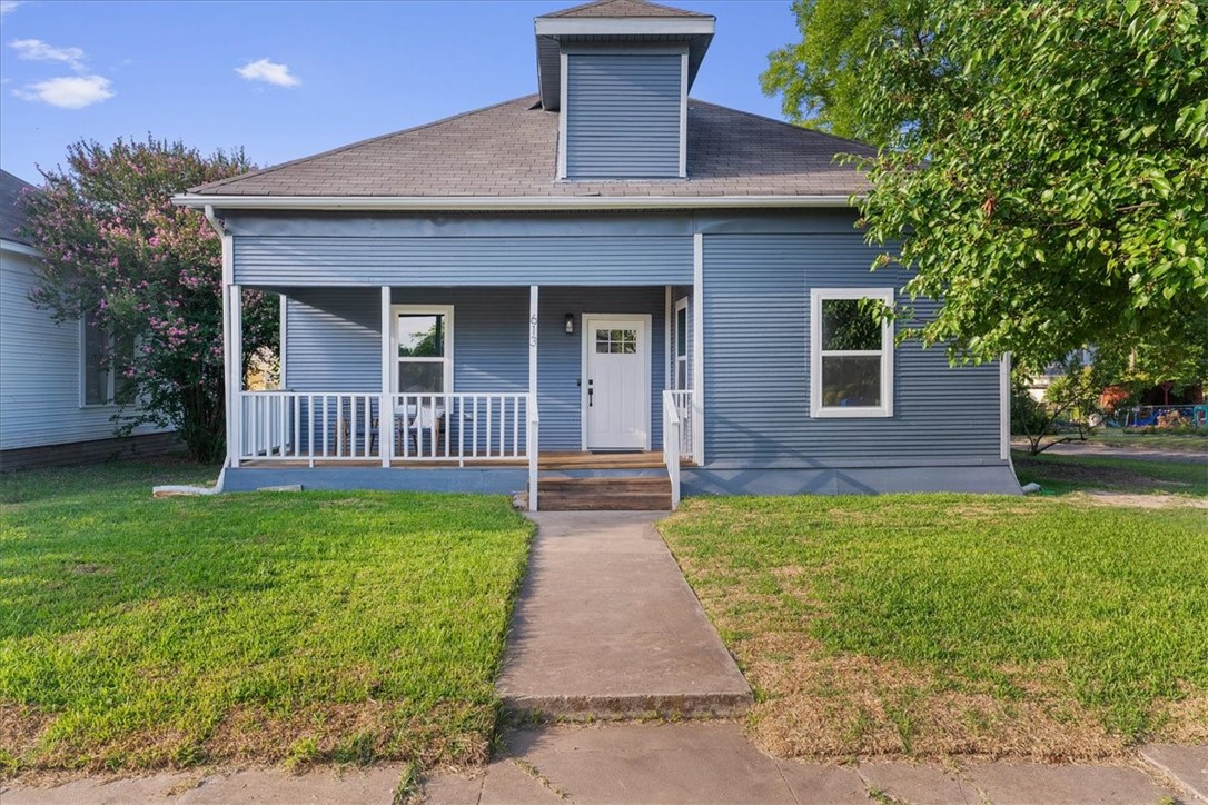 613 West 7th Street Taylor, TX 76574 - Photo 1 of 1