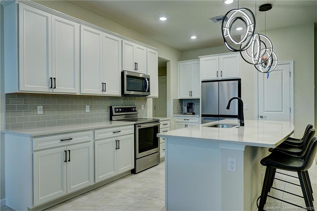 1843 Southeast Roxy Way Stuart, FL 34996 - Photo 9 of 31 Gallery Image 9