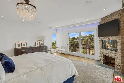 $2,998,000 | 1433 Summitridge Drive, Beverly Hills, CA 90210