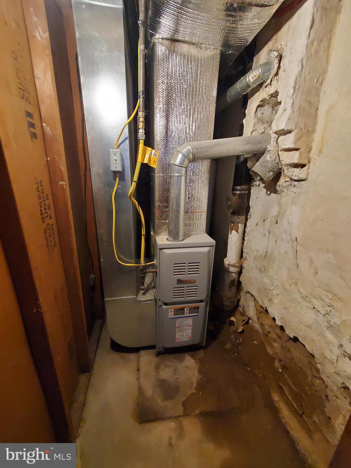 2130 Anchor Street Philadelphia, PA 19124 - Photo 18 of 23 a utility room with dryer and washer