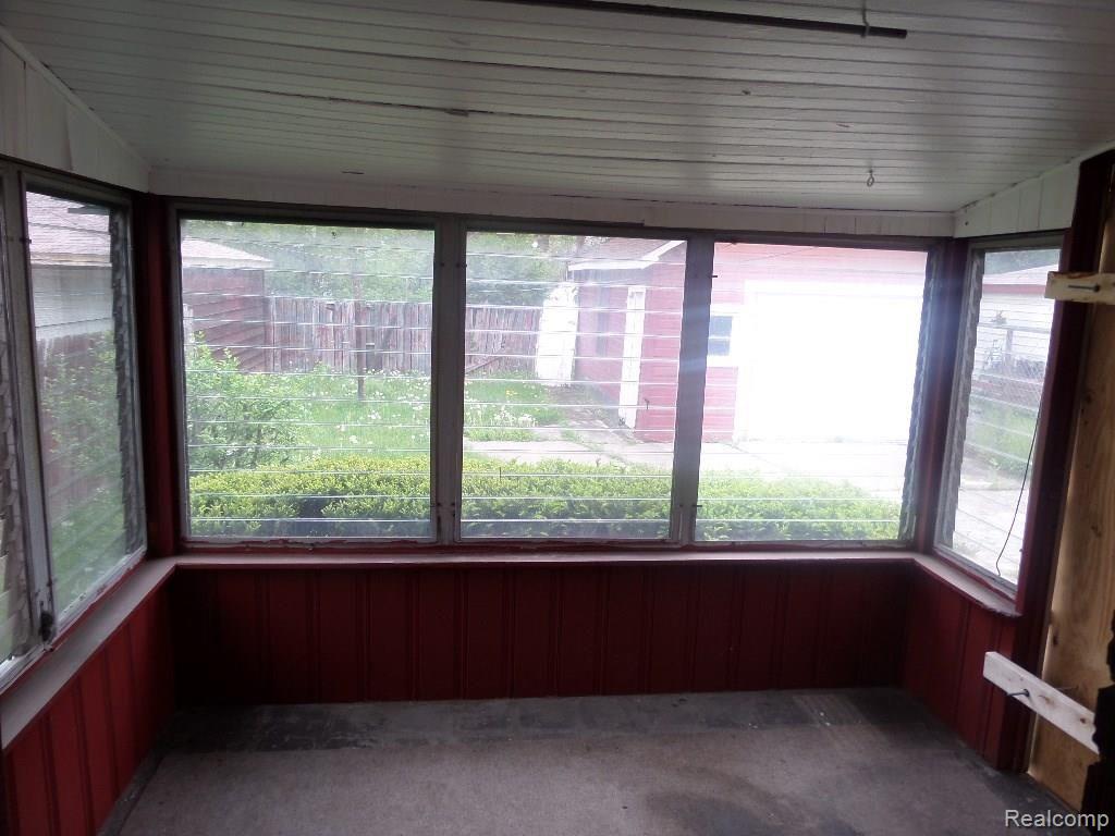 9124 Meyers Road Detroit, MI 48228 - Photo 7 of 22 7-Sun Room.jpg