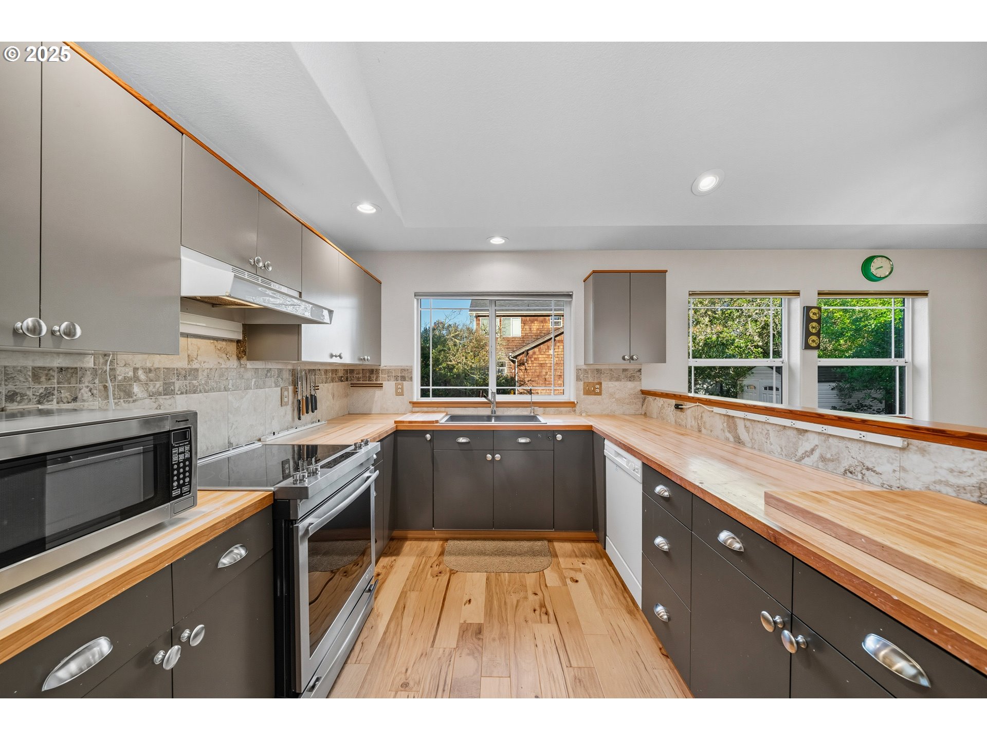 11465 Evergreen Way Nehalem, OR 97131 - Photo 13 of 47