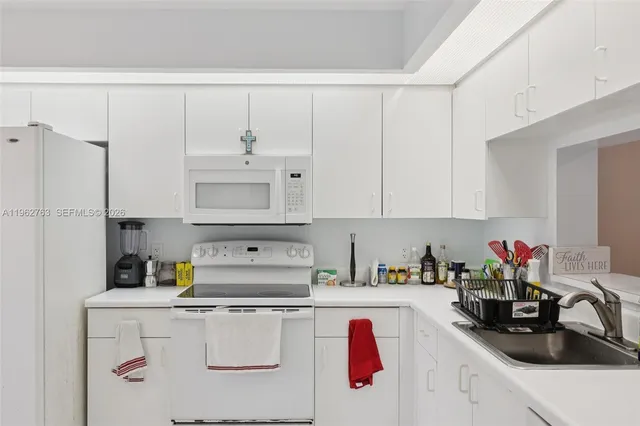 $224,000 | 850 Southwest 138th Avenue, Unit 208D, Pembroke Pines, FL 33027