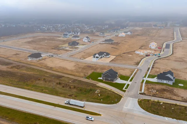 $225,000 | 2474 Boulder Drive, Slinger, WI 53086