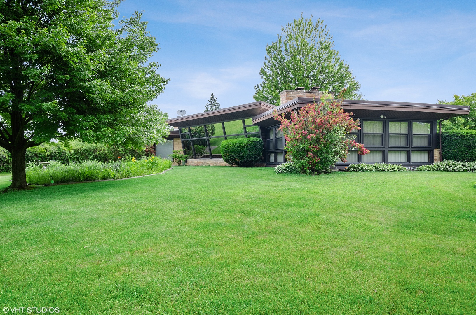 420 Lee Road Northbrook, IL 60062 - Photo 22 of 25 a view of a house next to a big yard and large trees