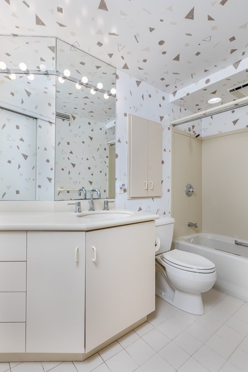 404 Paradise Road, Unit 2G Swampscott, MA 01907 - Photo 20 of 36