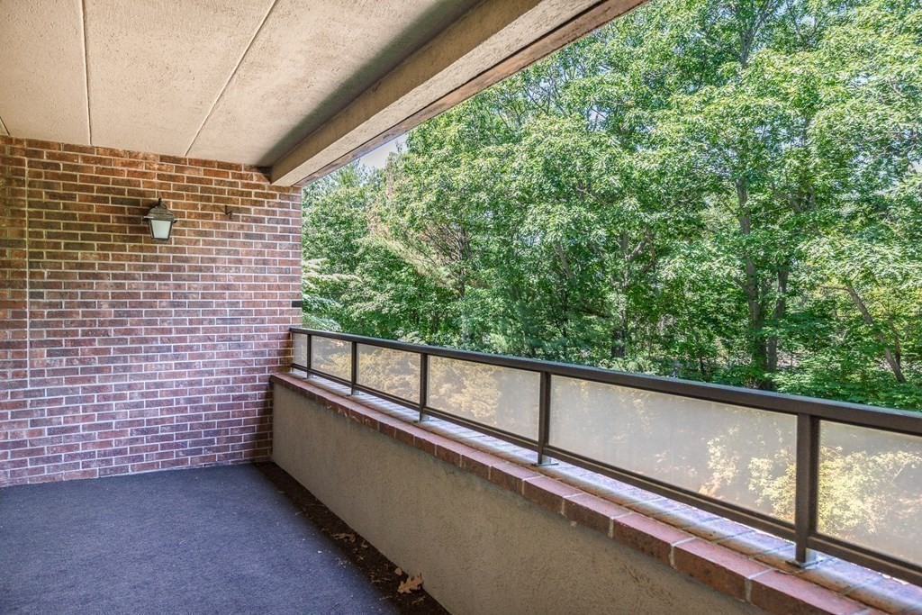 404 Paradise Road, Unit 2G Swampscott, MA 01907 - Photo 21 of 36