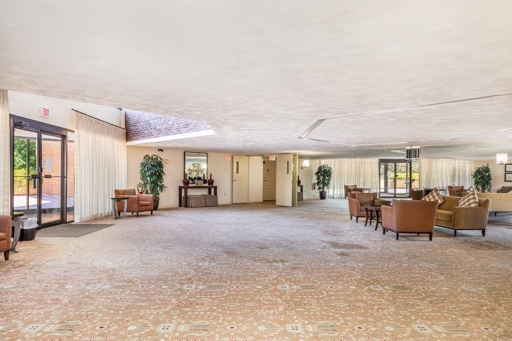 404 Paradise Road, Unit 2G Swampscott, MA 01907 - Photo 3 of 36