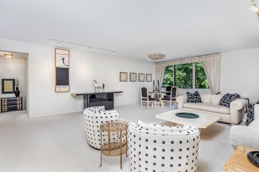 404 Paradise Road, Unit 2G Swampscott, MA 01907 - Photo 5 of 36