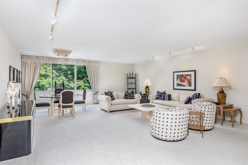 404 Paradise Road, Unit 2G Swampscott, MA 01907 - Photo 6 of 36