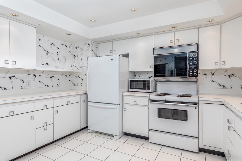 404 Paradise Road, Unit 2G Swampscott, MA 01907 - Photo 10 of 36