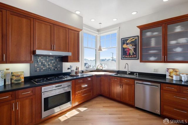 $2,010,000 | 431 Holly Park Circle, San Francisco, CA 94110