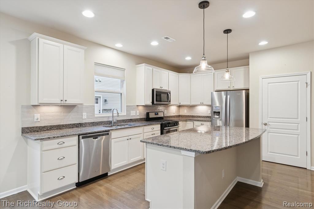 49534 Mapleton Canton, MI 48188 - Photo 14 of 37 Gallery Image 14