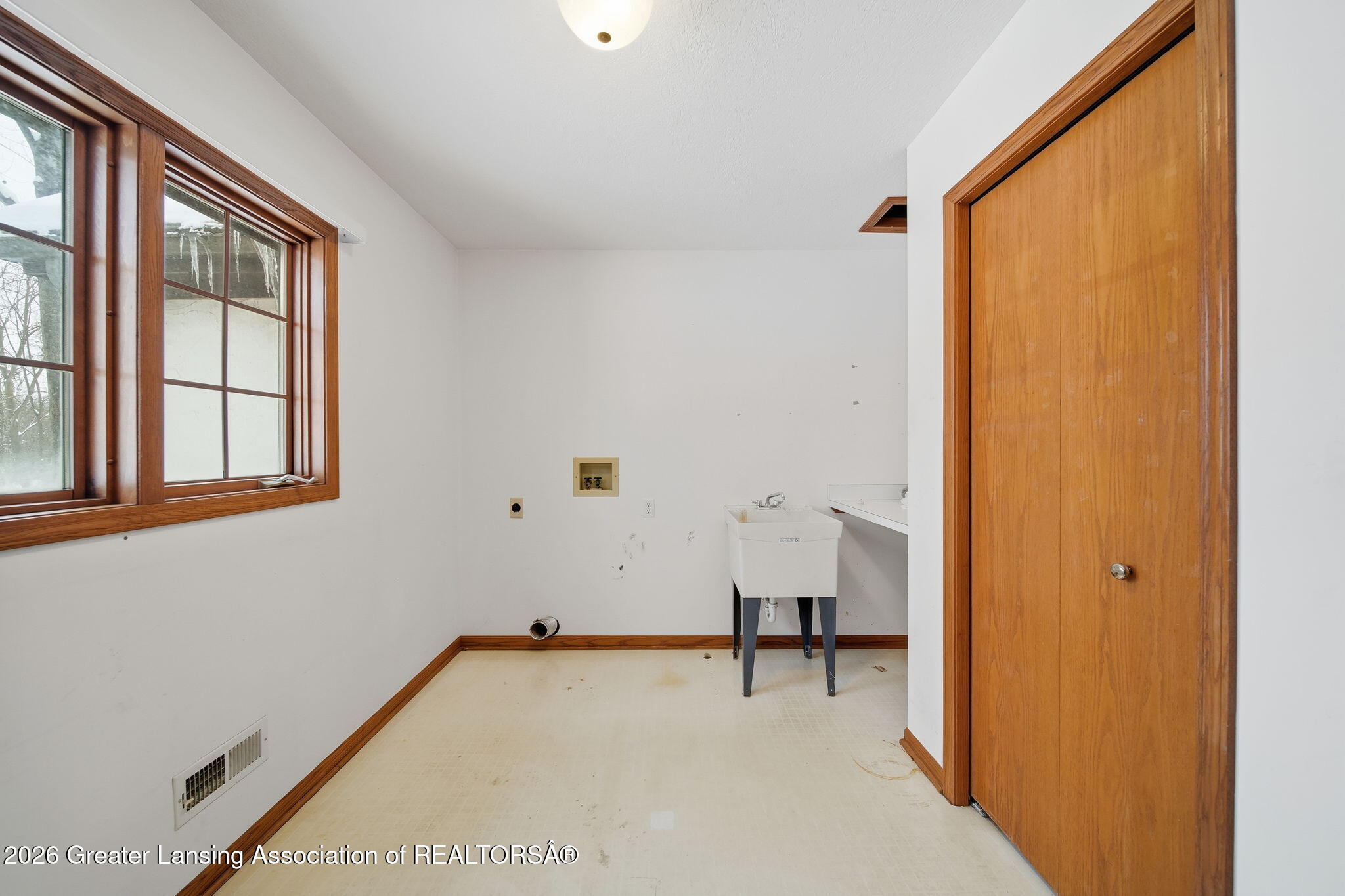 9265 Royston Road Grand Ledge, MI 48837 - Photo 30 of 54 36-web-or-mls-DSC02148