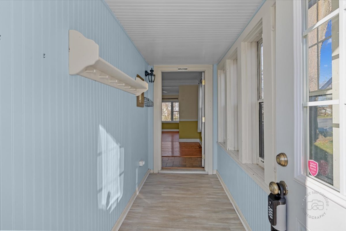 5N638 Hanson Road St. Charles, IL 60175 - Photo 6 of 31 a view of hallway