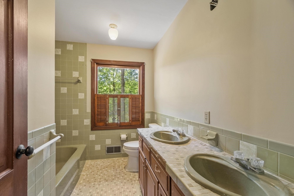9 Laurel Lane Princeton, MA 01541 - Photo 5 of 35