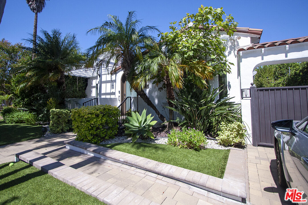 1173 South Point View Street Los Angeles, CA 90035 - Photo 2 of 18