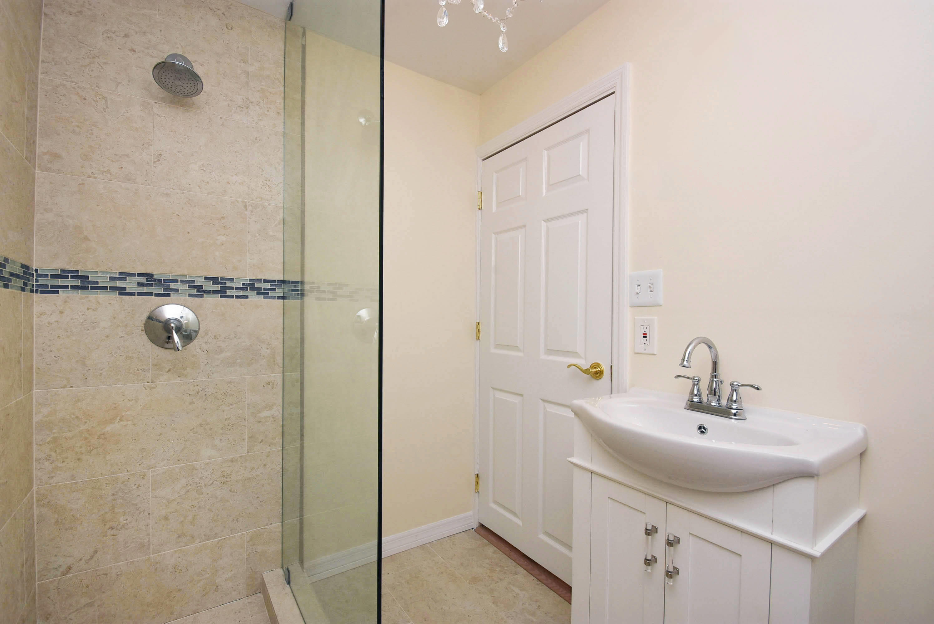 301 Chilean Avenue, Unit 80 Palm Beach, FL 33480 - Photo 16 of 20 a bathroom with a sink shower and a mirror