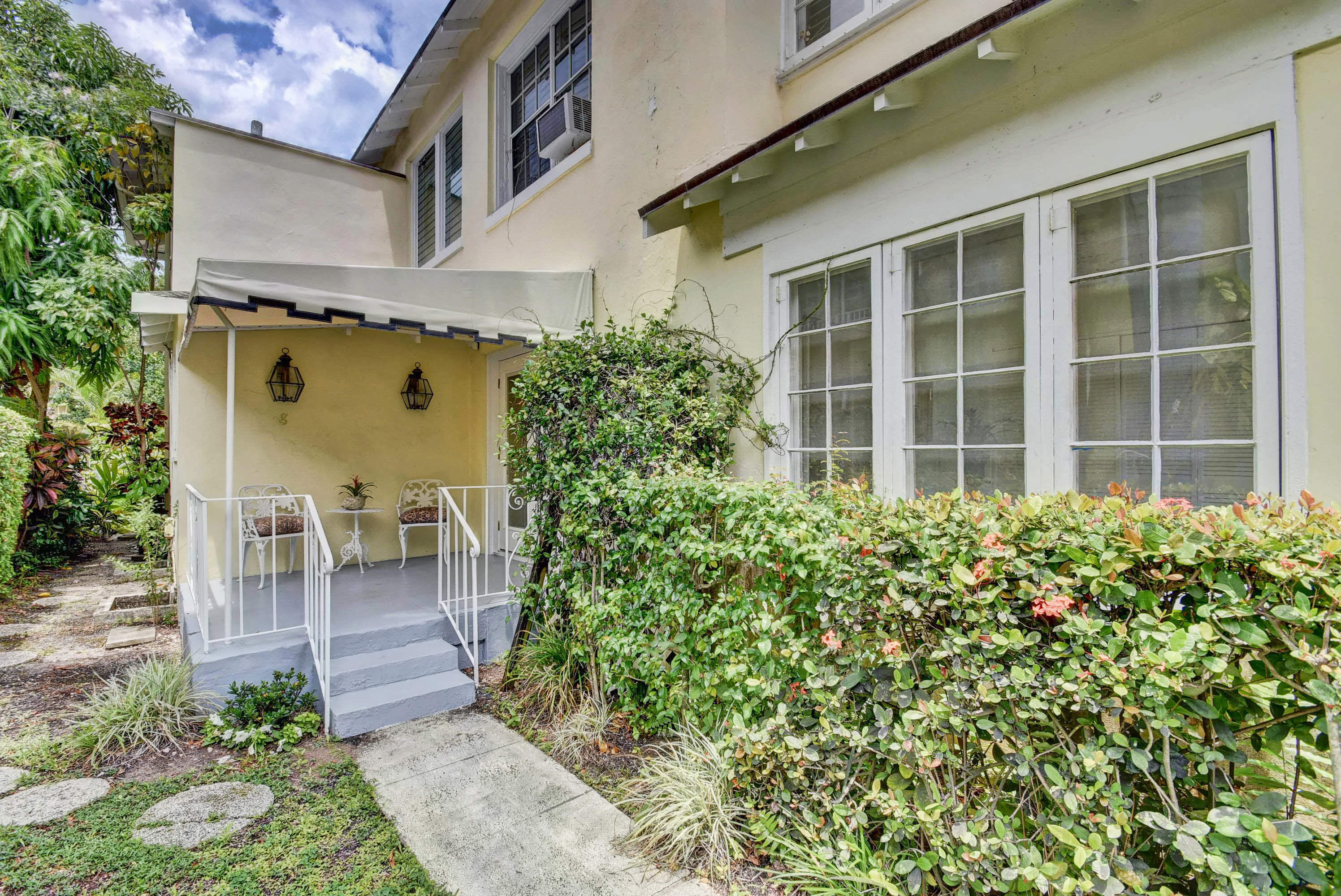 301 Chilean Avenue, Unit 80 Palm Beach, FL 33480 - Photo 4 of 20 a front view of a house with a yard