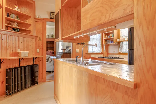 $1,490,000 | 6 Sea Street, Northeast Harbor, ME 04662