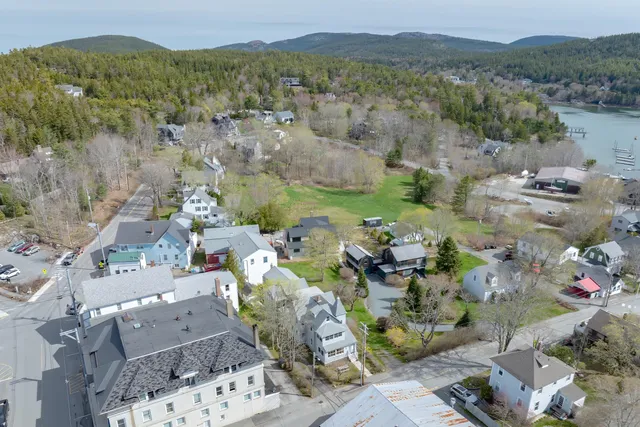 $1,490,000 | 6 Sea Street, Northeast Harbor, ME 04662