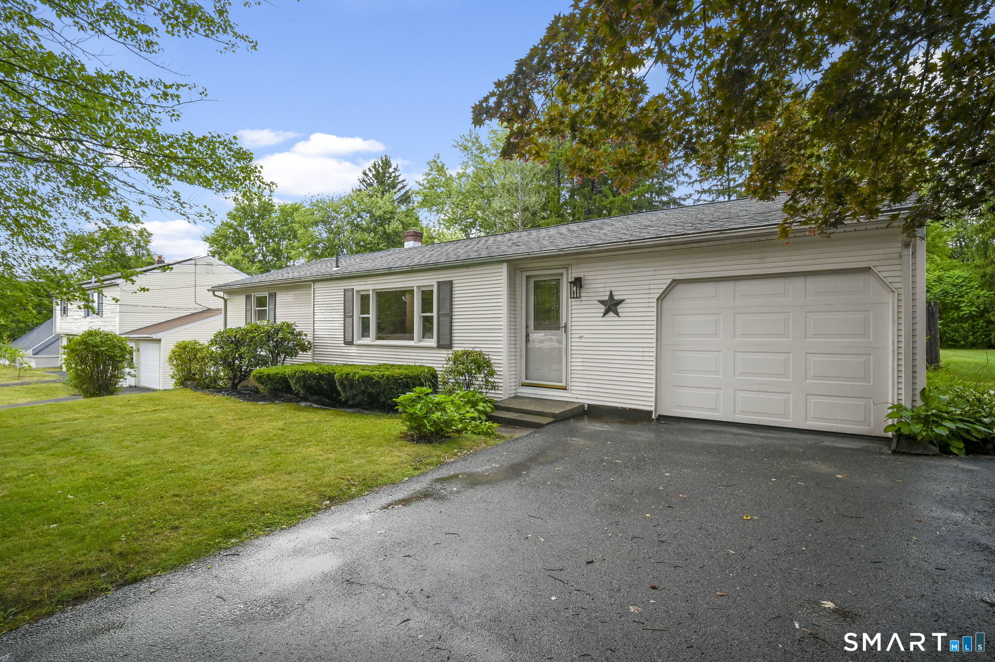 31 Meadowlark Road Enfield, CT 06082 - Photo 2 of 25 Charming ranch with attached garage