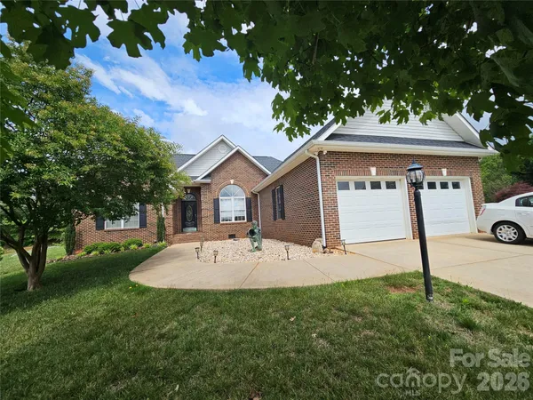 $335,000 | 4613 19th St Court Northeast, Hickory, NC 28601