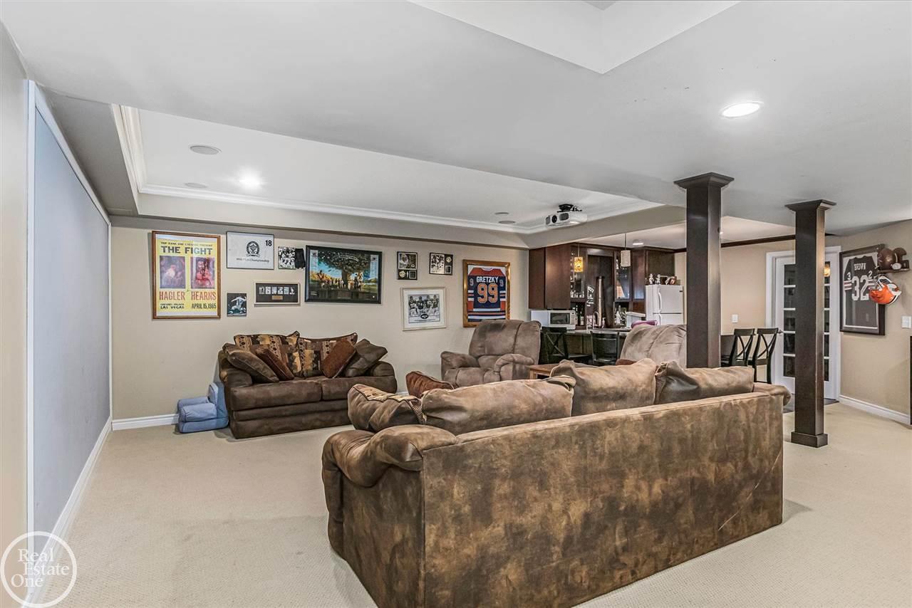 3579 Inverness Drive Rochester, MI 48306 - Photo 31 of 45 50066288-30.JPG