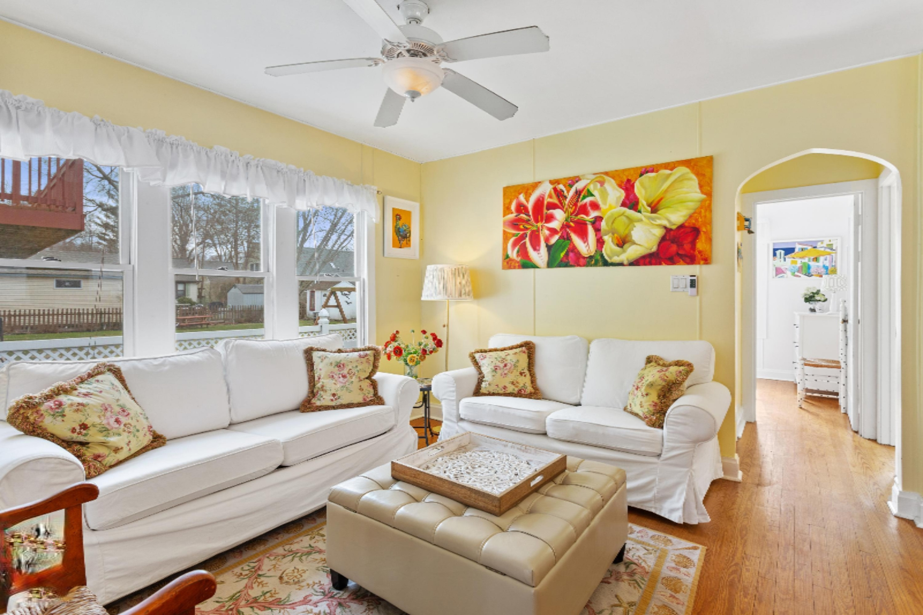 15552 Victor Road, Unit 2 Union Pier, MI 49129 - Photo 5 of 19 Living Room